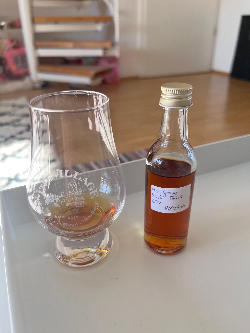 Photo of the rum New Grove Savoir Faire Single Cask taken from user Serge