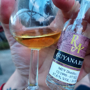 Photo of the rum Rum Artesanal Guyana Rum MEV taken from user Rowald Sweet Empire