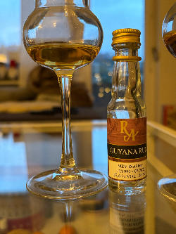 Photo of the rum Rum Artesanal Guyana Rum MEV taken from user Tschusikowsky