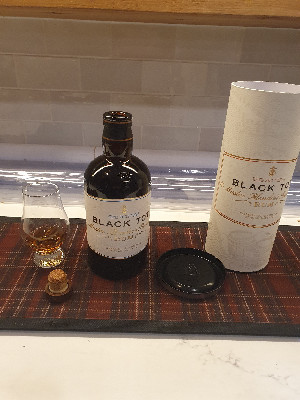 Photo of the rum Black Tot Rum Master Blender’s Reserve 2022 taken from user Aussierumfan