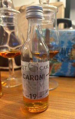 Photo of the rum First Cask taken from user Tschusikowsky