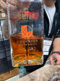 Photo of the rum L’Aventurier Rhum Vieux Traditionnel (LMDW) taken from user TheRhumhoe