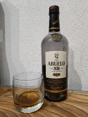 Photo of the rum Abuelo XII Two Oaks taken from user Tim 