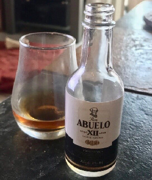 Photo of the rum Abuelo XII Two Oaks taken from user Stefan Persson