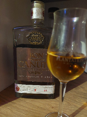 Photo of the rum Ron Canuto Superior Rum taken from user w00tAN