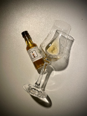 Photo of the rum Sample Eleven Blended Rum (Special Matured Edition Herbal and Canadian) taken from user Jakob