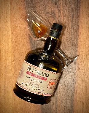 Photo of the rum El Dorado Cask Strength Single Still Enmore EHP taken from user Jakob