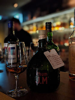Photo of the rum La Dame Jeanne Numéro 1 taken from user crazyforgoodbooze