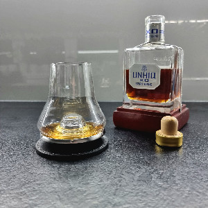 Photo of the rum Unhiq XO Unique Malt Rum taken from user Kamil Čmiel