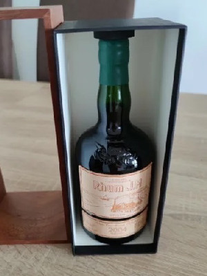 Photo of the rum 2004 taken from user xJHVx