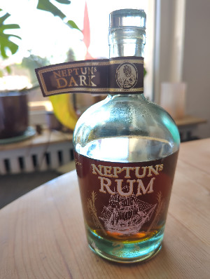 Photo of the rum  taken from user Lennart Hofeditz