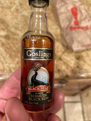 Photo of the rum Black Seal Rum taken from user Anton Krioukov