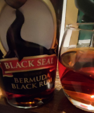 Photo of the rum Black Seal Rum taken from user Leslie Haigh