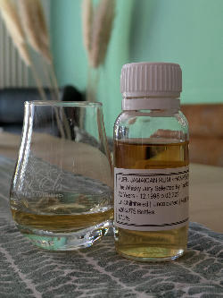 Photo of the rum MDEN Jamaican Rum HLCF taken from user Dr.Django