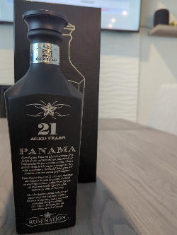 Photo of the rum Panama Decanter 21 Years Black Edition taken from user Shaun Abel
