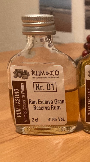 Photo of the rum Ron Esclavo Gran Reserva taken from user HenryL