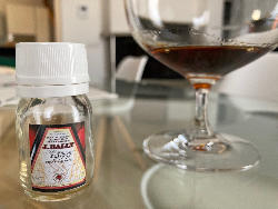 Photo of the rum J. Bally Millésime 1999 LMDW taken from user Giorgio Garotti