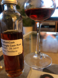 Photo of the rum Guyana Single Cask Rum REV REV taken from user Tschusikowsky