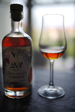 Photo of the rum Fine Old Clarendon Rum (Aficionados) EMB taken from user RumTaTa