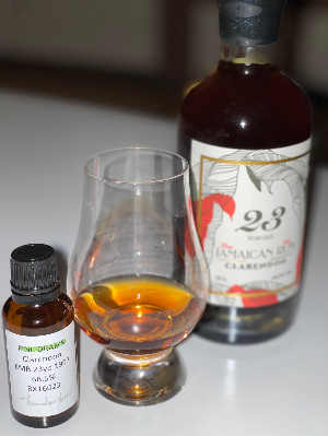 Photo of the rum Fine Old Clarendon Rum (Aficionados) EMB taken from user Thunderbird