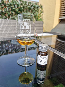 Photo of the rum The Whisky Blues Pure Single Jamaican Rum JMD taken from user SaibotZtar 