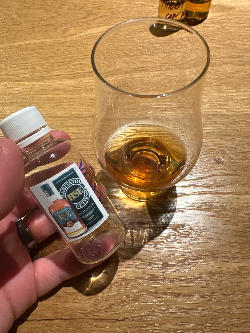 Photo of the rum HSE Kilchoman Single Cask Finish taken from user Filip Šikula