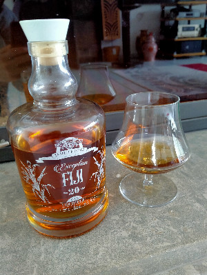 Photo of the rum Exception taken from user Djehey