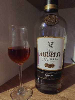 Photo of the rum Abuelo Centuria taken from user w00tAN