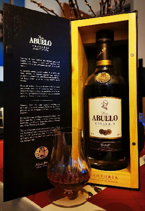 Photo of the rum Abuelo Centuria taken from user Kevin Sorensen 🇩🇰