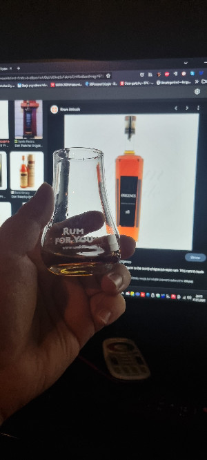 Photo of the rum Origenes 18 Years taken from user Damian Dobrzański