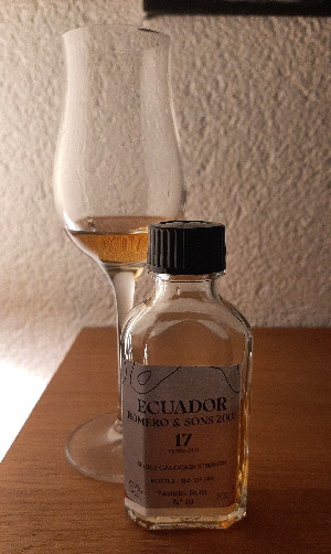 Photo of the rum Ecuador No. 19 taken from user Alexander Rasch
