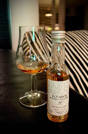 Photo of the rum Ecuador No. 19 taken from user Jakob