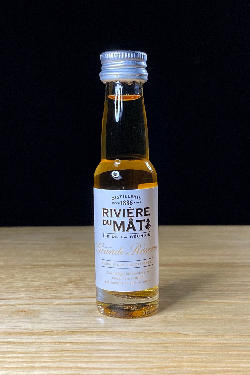Photo of the rum  taken from user Lutz Lungershausen 