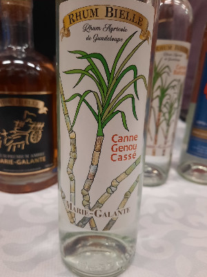 Photo of the rum Canne Genou Cassé taken from user Werner10