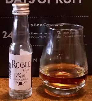 Photo of the rum Ron Roble Viejo Extra Añejo taken from user Stefan Persson