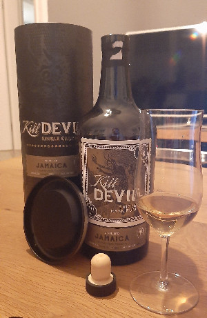 Photo of the rum Kill Devil taken from user Alexander Rasch