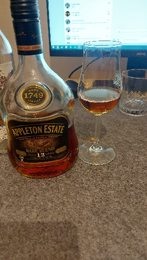 Photo of the rum Rare Blend 12 Years taken from user Leo Tomczak