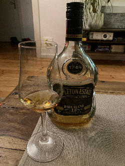 Photo of the rum Rare Blend 12 Years taken from user HenryL