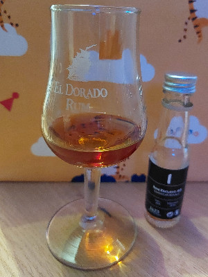 Photo of the rum Ron Esclavo XO 23 Años taken from user w00tAN