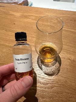 Photo of the rum Cuvée Saint-Pierre taken from user Filip Šikula