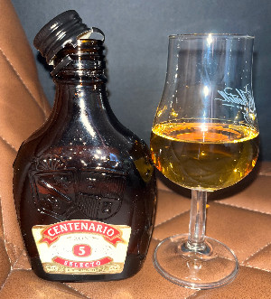 Photo of the rum Centenario 5 Años Añejo Especial taken from user BTHHo 🥃