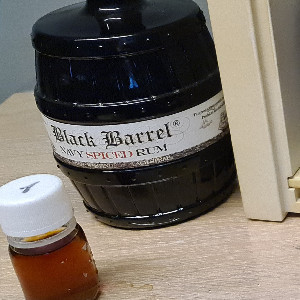 Photo of the rum Black Barrel Navy Spiced Rum taken from user Steffmaus🇩🇰