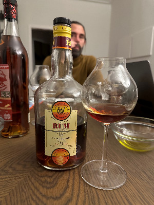 Photo of the rum 1975 taken from user Oliver