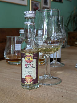 Photo of the rum Versailles Still VSG taken from user Dr.Django