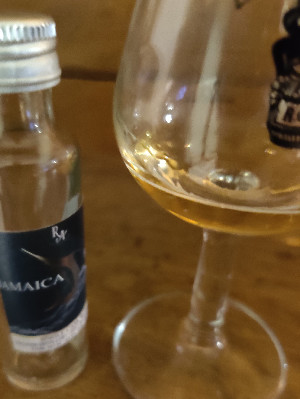 Photo of the rum Rum Artesanal Jamaica Rum VRW taken from user Vincent D