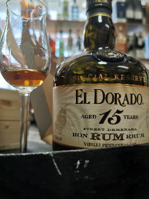 Photo of the rum El Dorado 15 (2020 Release) taken from user Beach-and-Rum 🏖️🌴