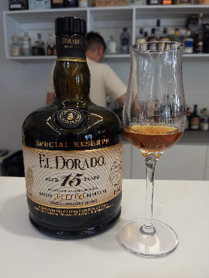 Photo of the rum El Dorado 15 (2020 Release) taken from user crazyforgoodbooze