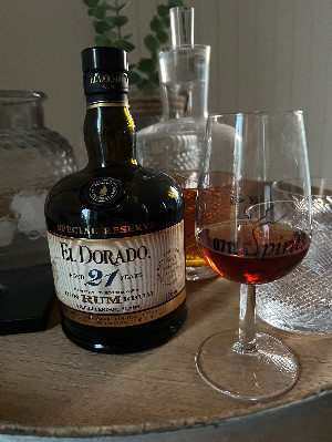 Photo of the rum El Dorado 21 taken from user Manuel F.