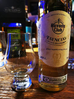 Photo of the rum Esencial De Los Cantineros taken from user Kevin Sorensen 🇩🇰