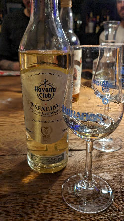 Photo of the rum Esencial De Los Cantineros taken from user lukasdrinkinghabits
